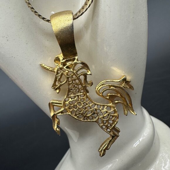 Vintage Unicorn Pendant Necklace American Showcase Gold Tone Mystical Beast - Picture 1 of 10